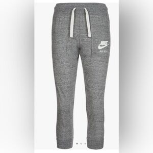 Nike Sportswear Gym Vintage Capri Color Grey Size XS joggers Drawstring